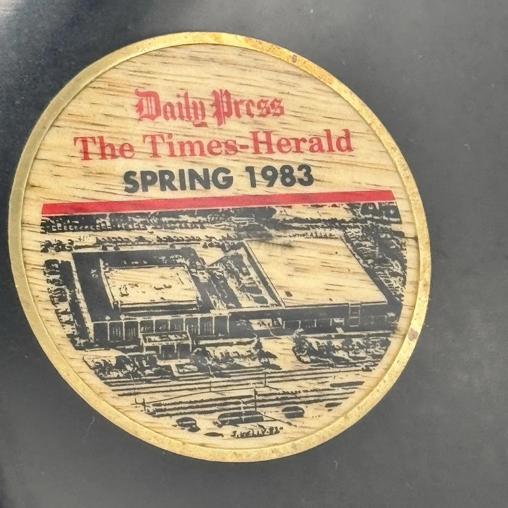 Courac Monterey Phenolic Tray Daily Press Newport News VA 1983‎ Advertising Rare